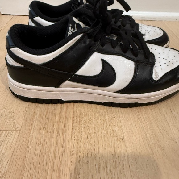 Nike Dunks low Black and White Sneakers - Picture 4 of 8